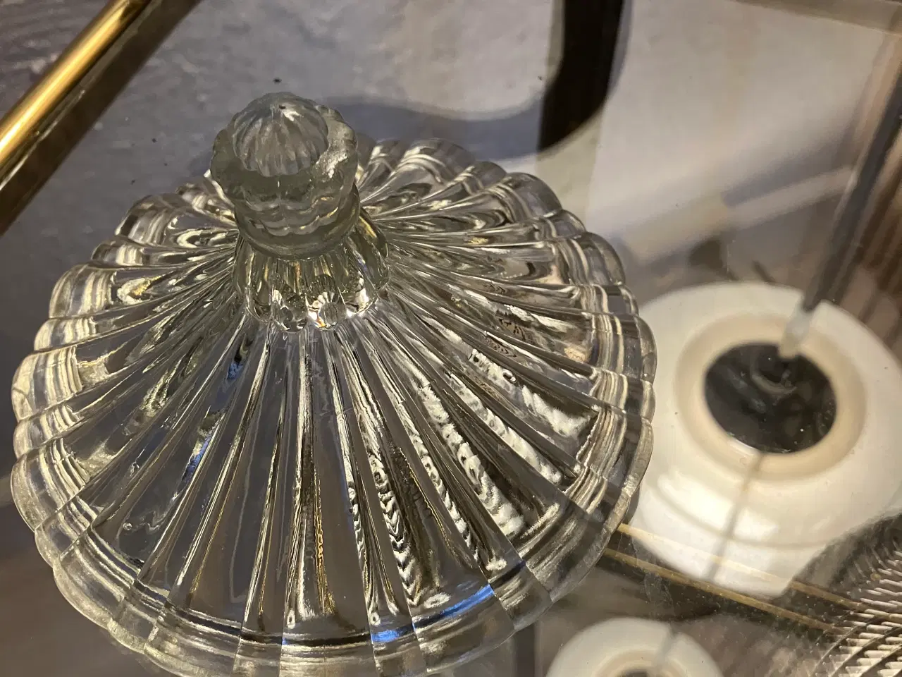 Billede 4 - Smukke Bon Bonniere i presset glas-solgt