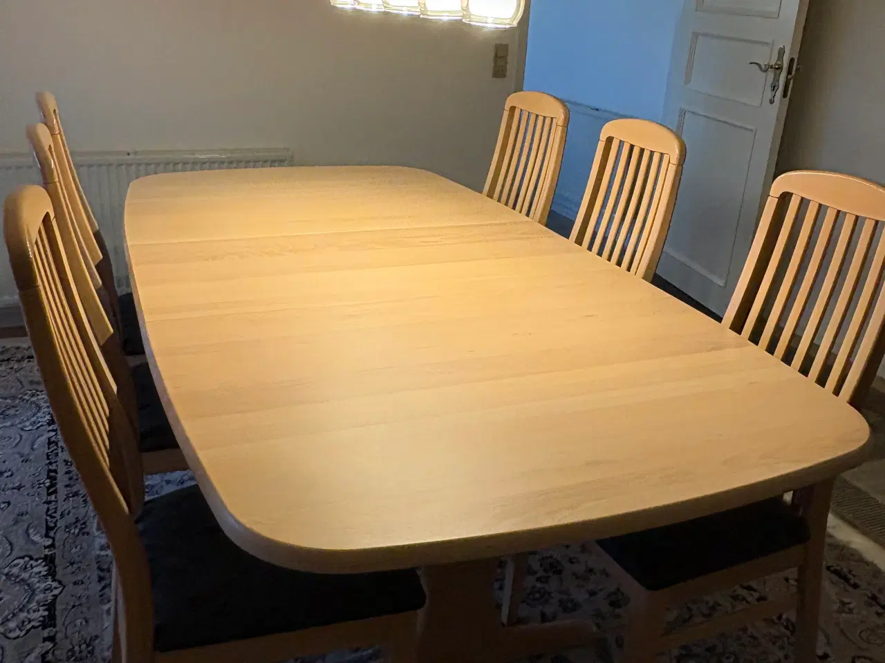 Billede 1 - Spisebord i bøg