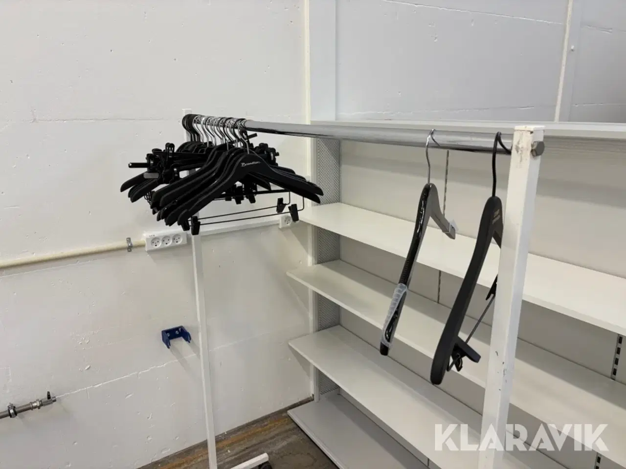 Billede 6 - Butiksinventar / tøjstativer 110 styk