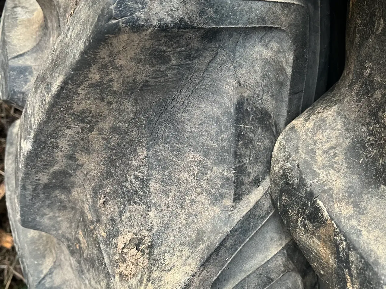 Billede 2 - 2 stk 16.9-34 Traktordæk og slanger