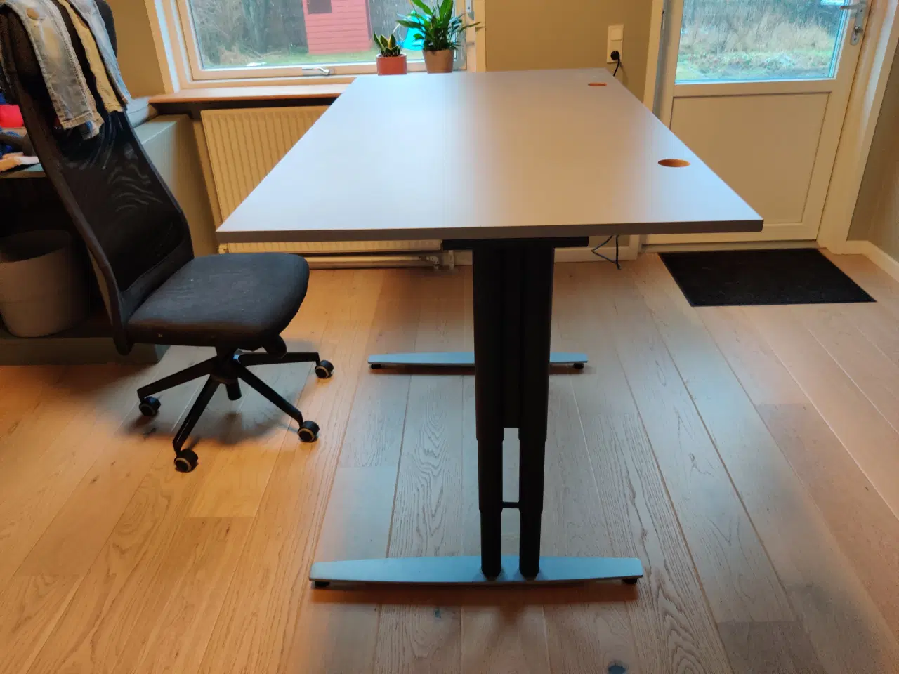 Billede 5 - Arbejdsbord med Hæve/Sænke.