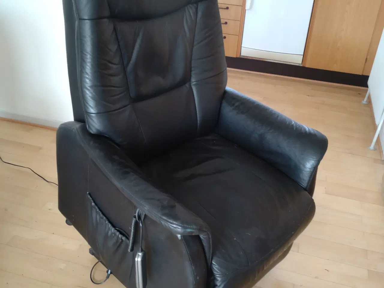 Billede 1 - Læderstol med rejse- og liggefunktion