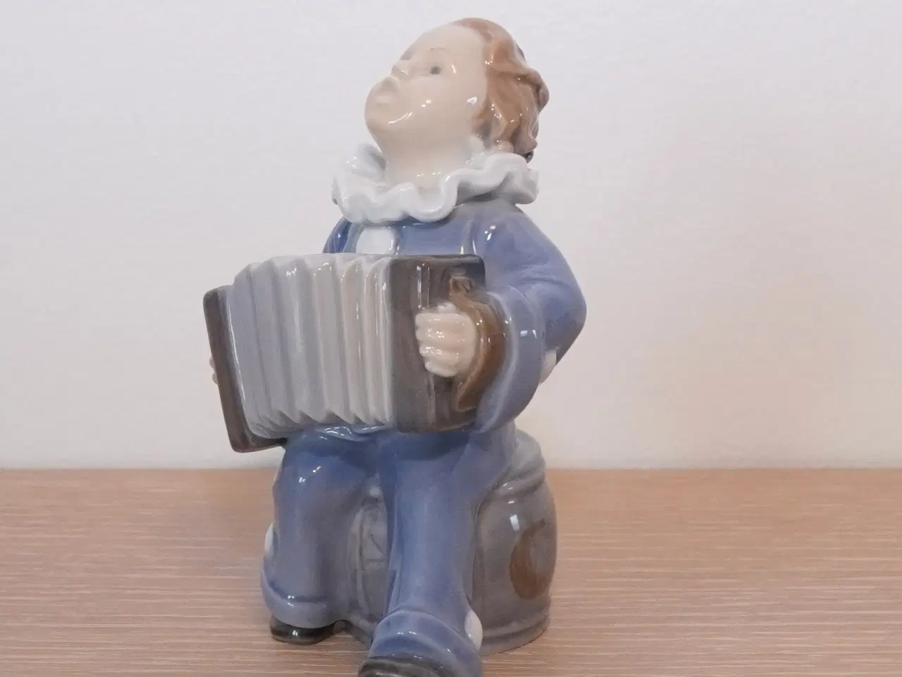 Billede 8 - Barn med harmonika 1. sort. Ada Bonfils f RC 1945