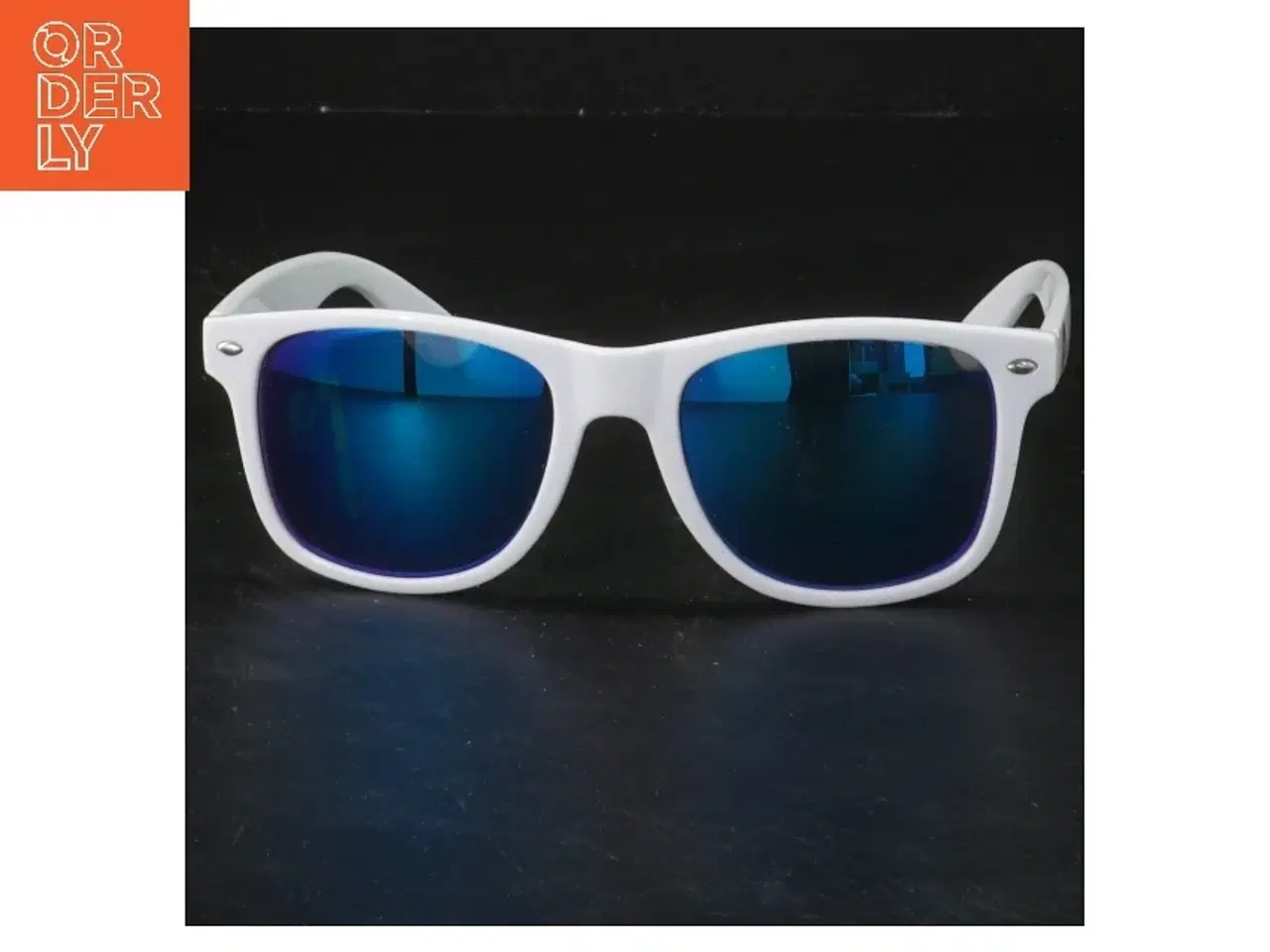 Billede 1 - fra The Hangout (str. 14, cm)