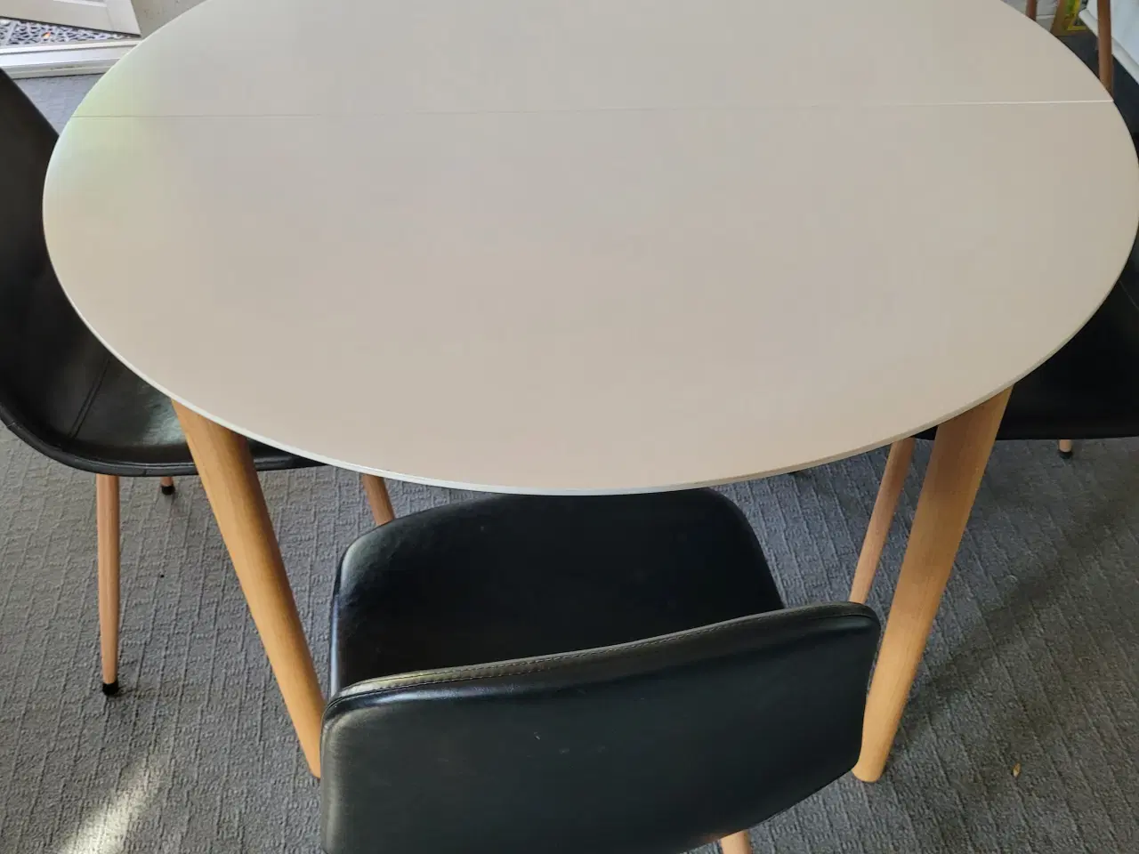 Billede 3 - Spisebord og stole