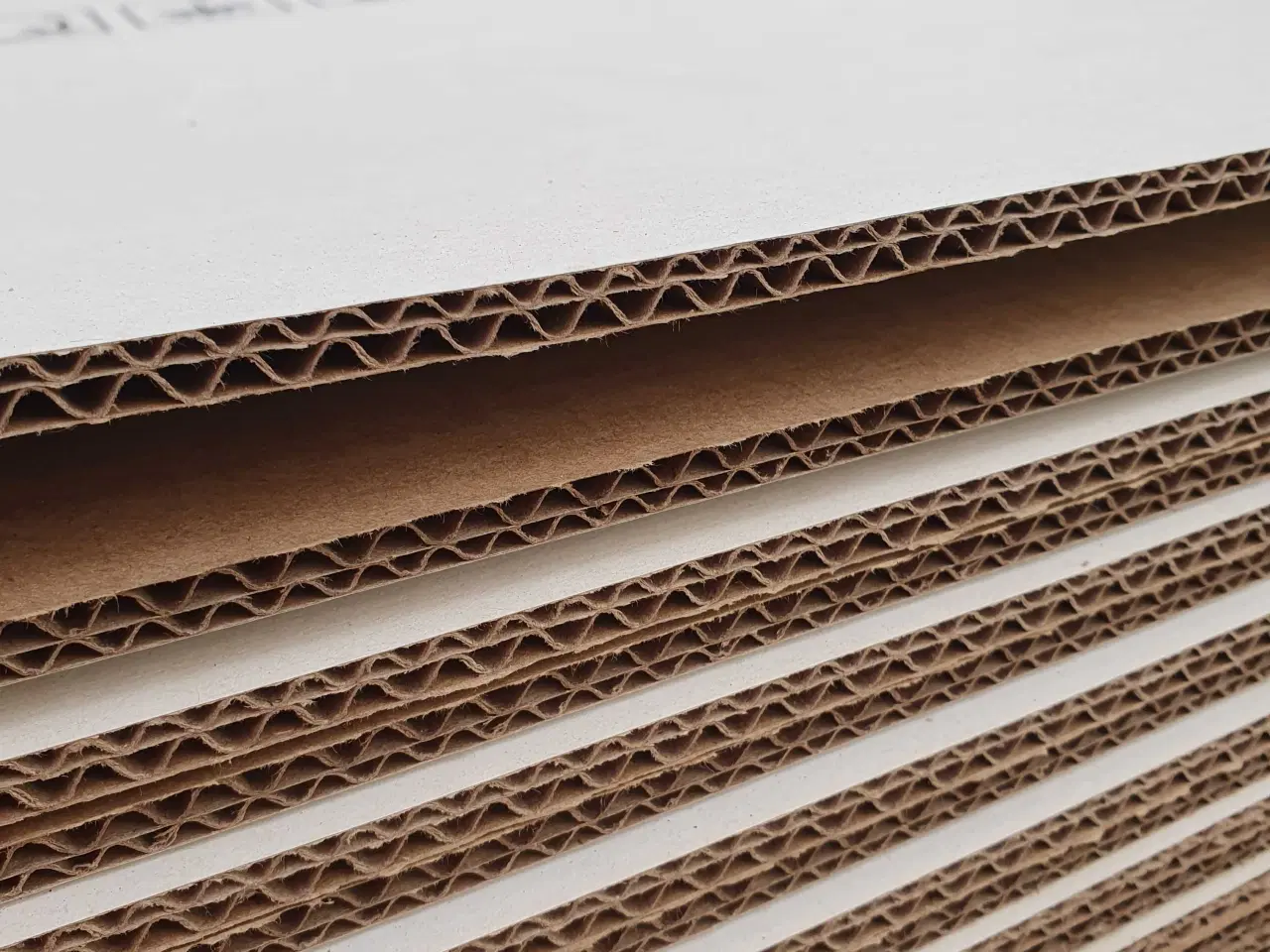 Billede 3 - Papkasser bundtet bortgives