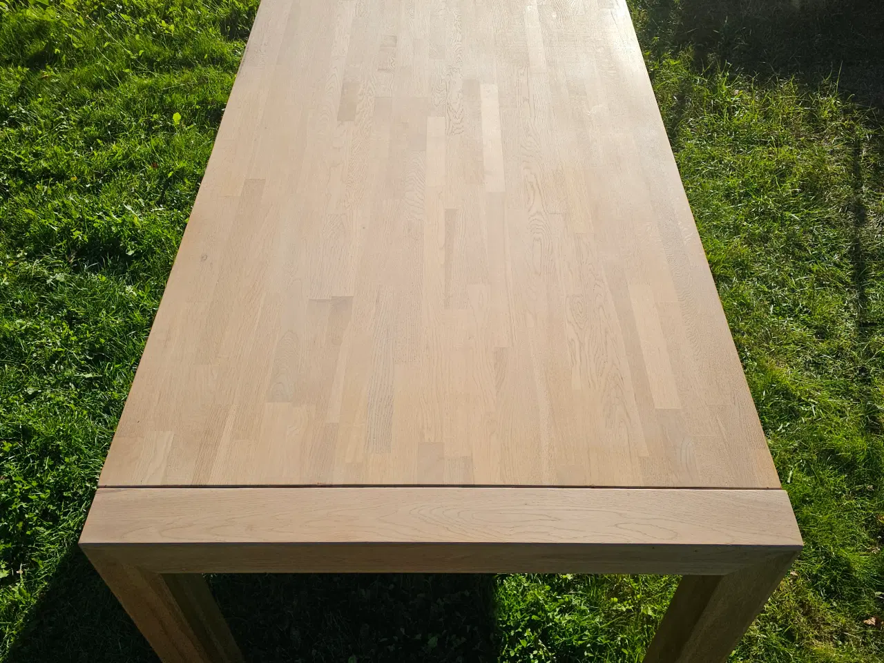 Billede 1 - Stort Spisebord af Egetræ – God Stand