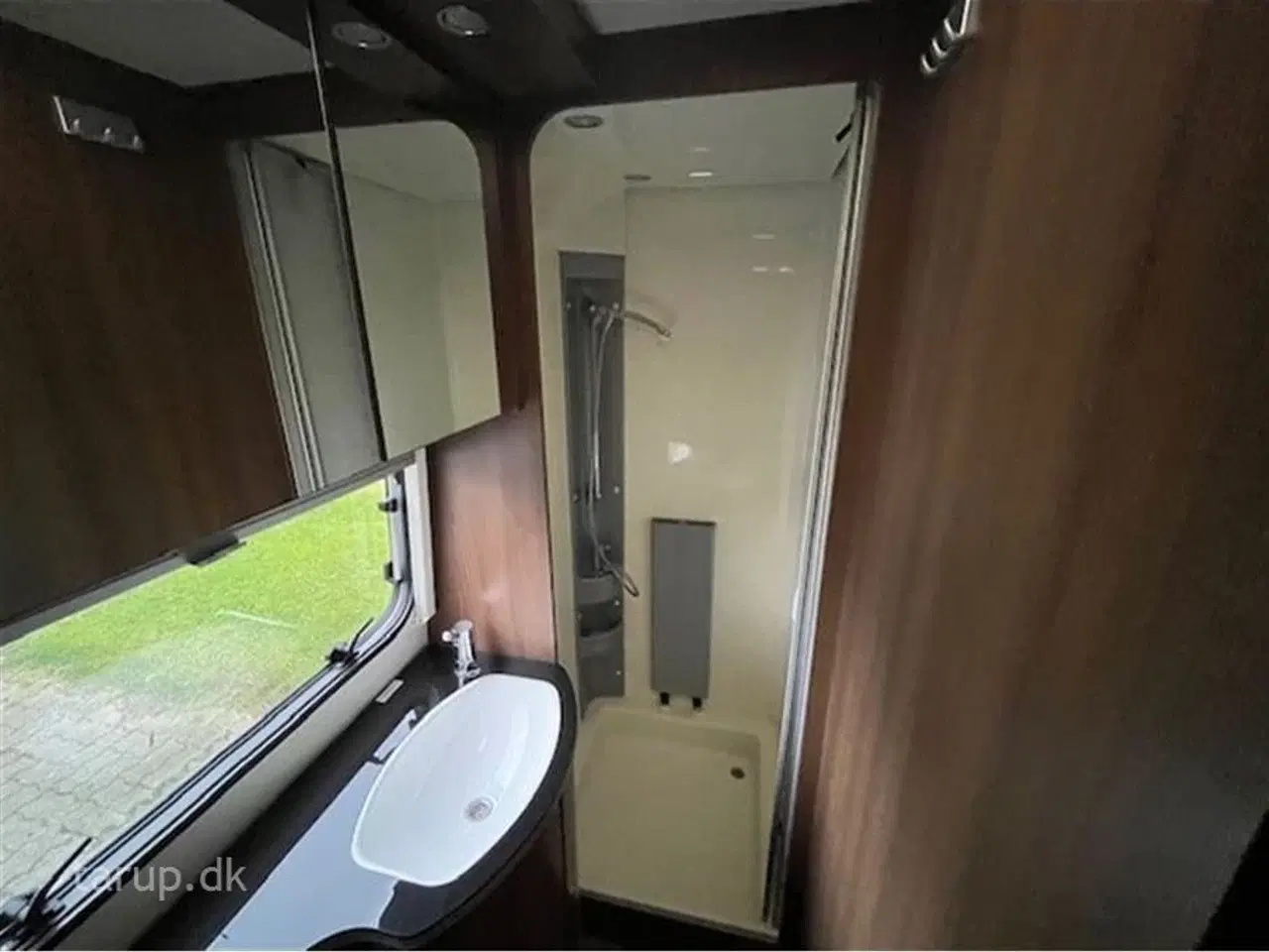 Billede 20 - 2015 - Dethleffs Beduin VIP 650 RFT Thule tagmonteret el-markise, Truma aircon., mover, ALDE centralvarme, vandbåren gulvvarme, rundsiddegruppe, fransk dobbeltseng