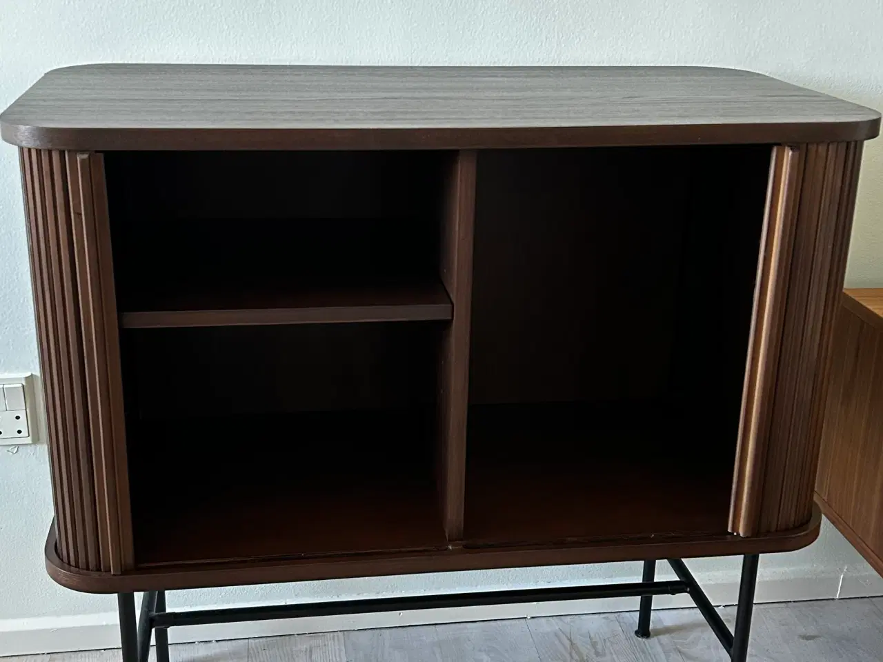 Billede 3 - Cabinet with sliding doors (H&M Home)