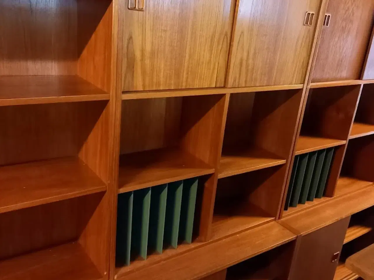 Billede 3 - Teak reol i fire sektioner