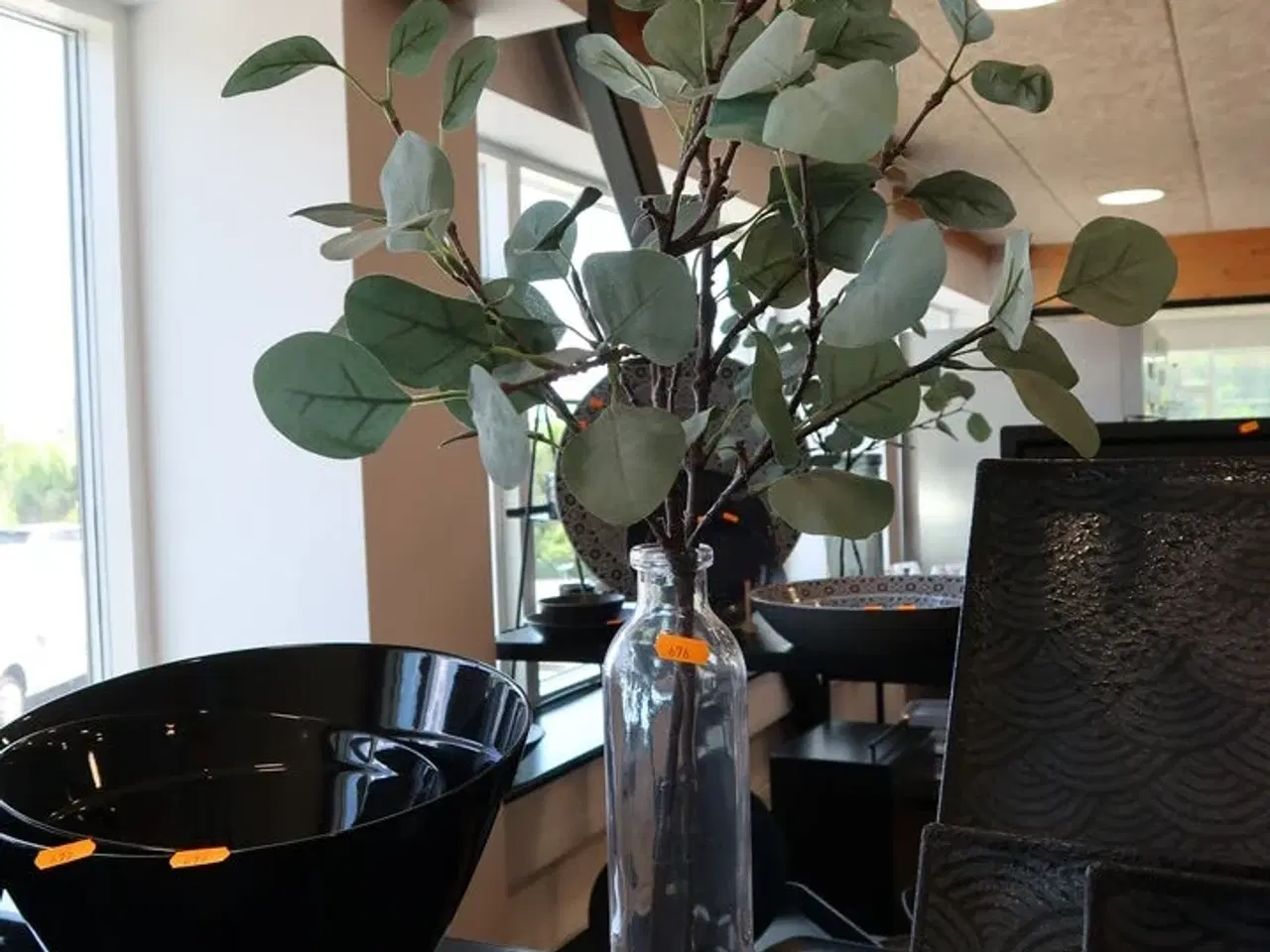 Billede 1 - Karaffel samt kunstige planter