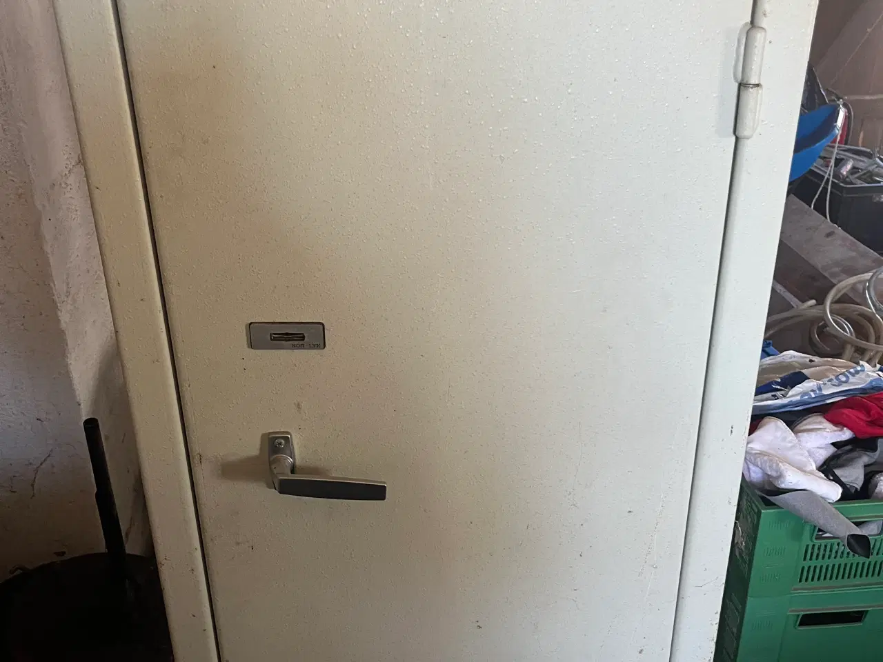 Billede 1 - Våbenskab / værdiskab