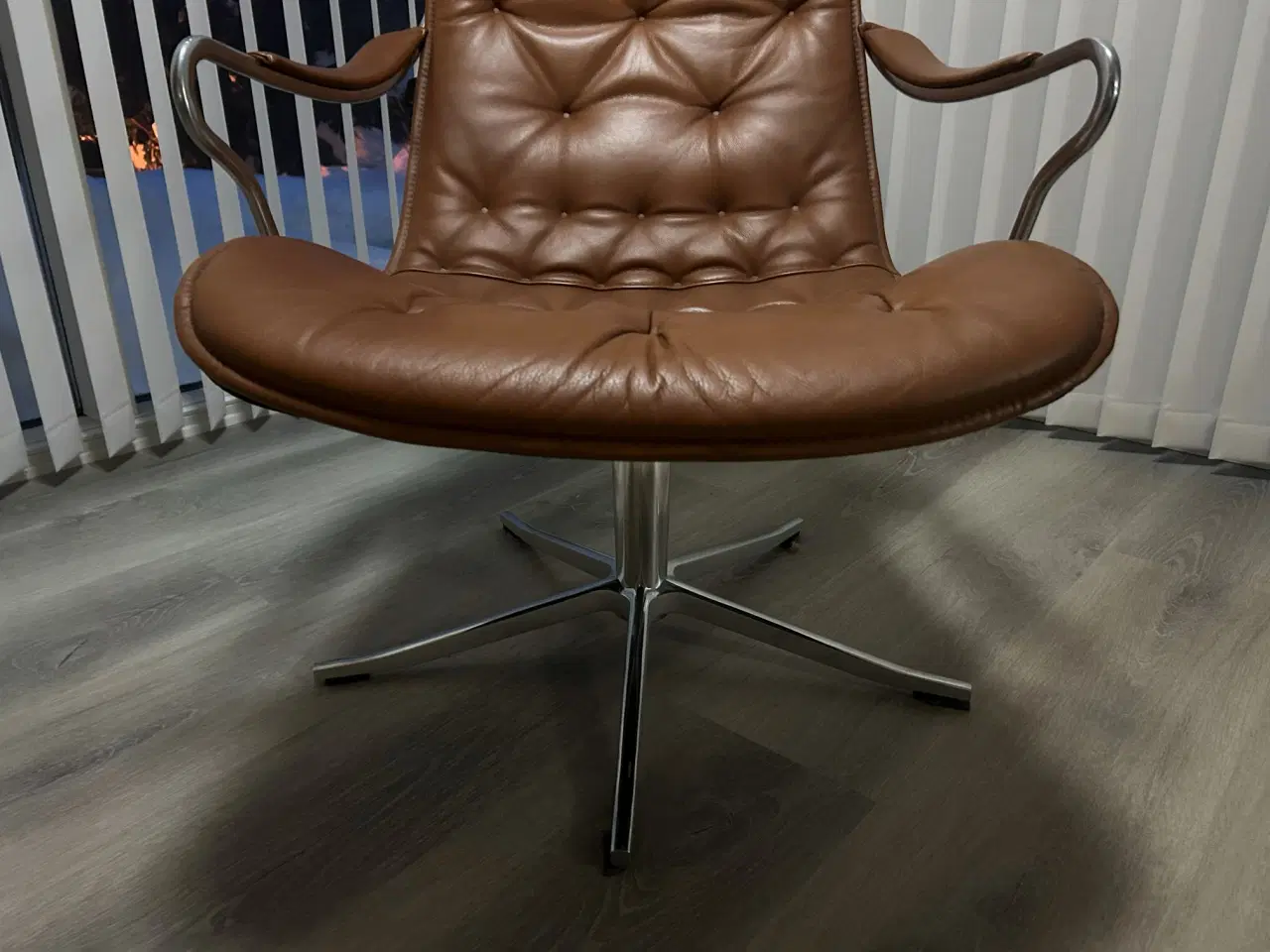 Billede 6 - Lænestolssæt - Stol & fodskammel i Cognac-læder