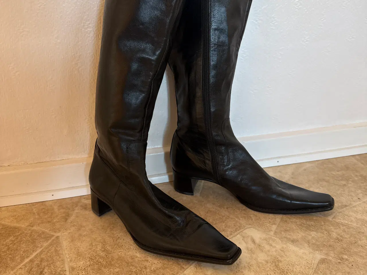 Billede 1 - Sort støvle str 38