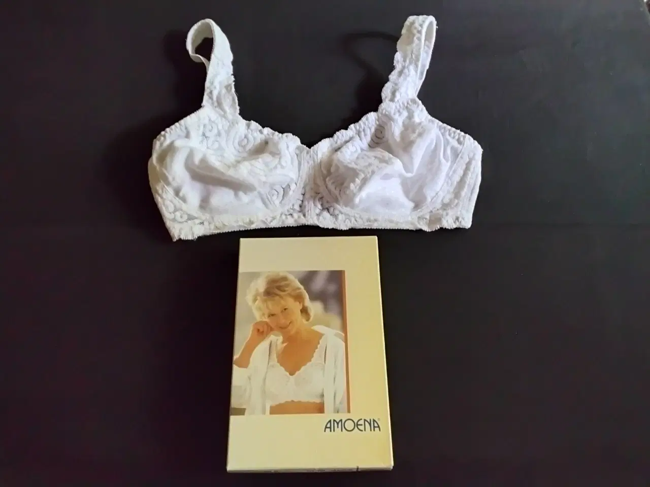 Billede 2 - BH str 80 C mrk Amoena og 2 proteser mrk Trulife