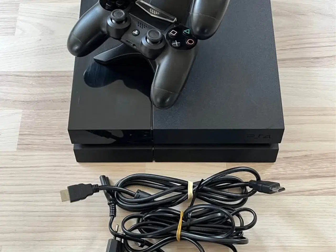 Billede 1 - Playstation 4 Med 2 Controllere & 12 Spil