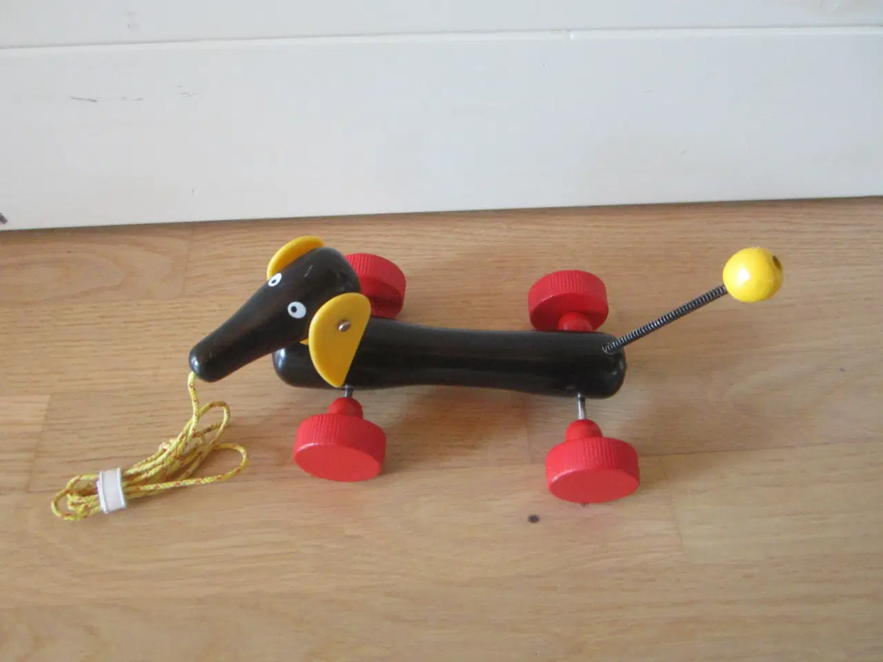 Billede 1 - Rigtig fin BRIO hund m. snor af ældre dato