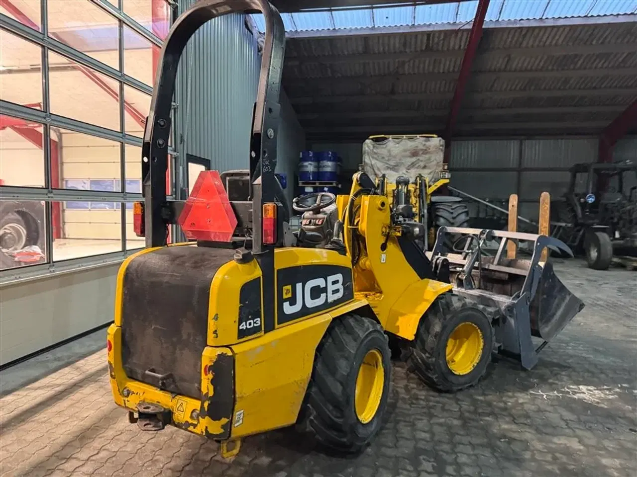 Billede 5 - JCB 403 MED SKOVL, GAFLER OG KLO!