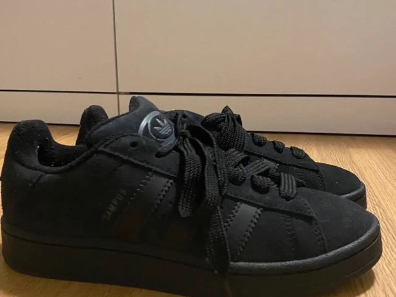 Billede 2 - Sælger et par adidas Campus