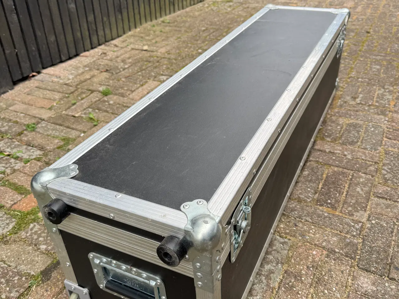 Billede 2 - Våbenkuffert til 3 våben, specialbygget flightcase