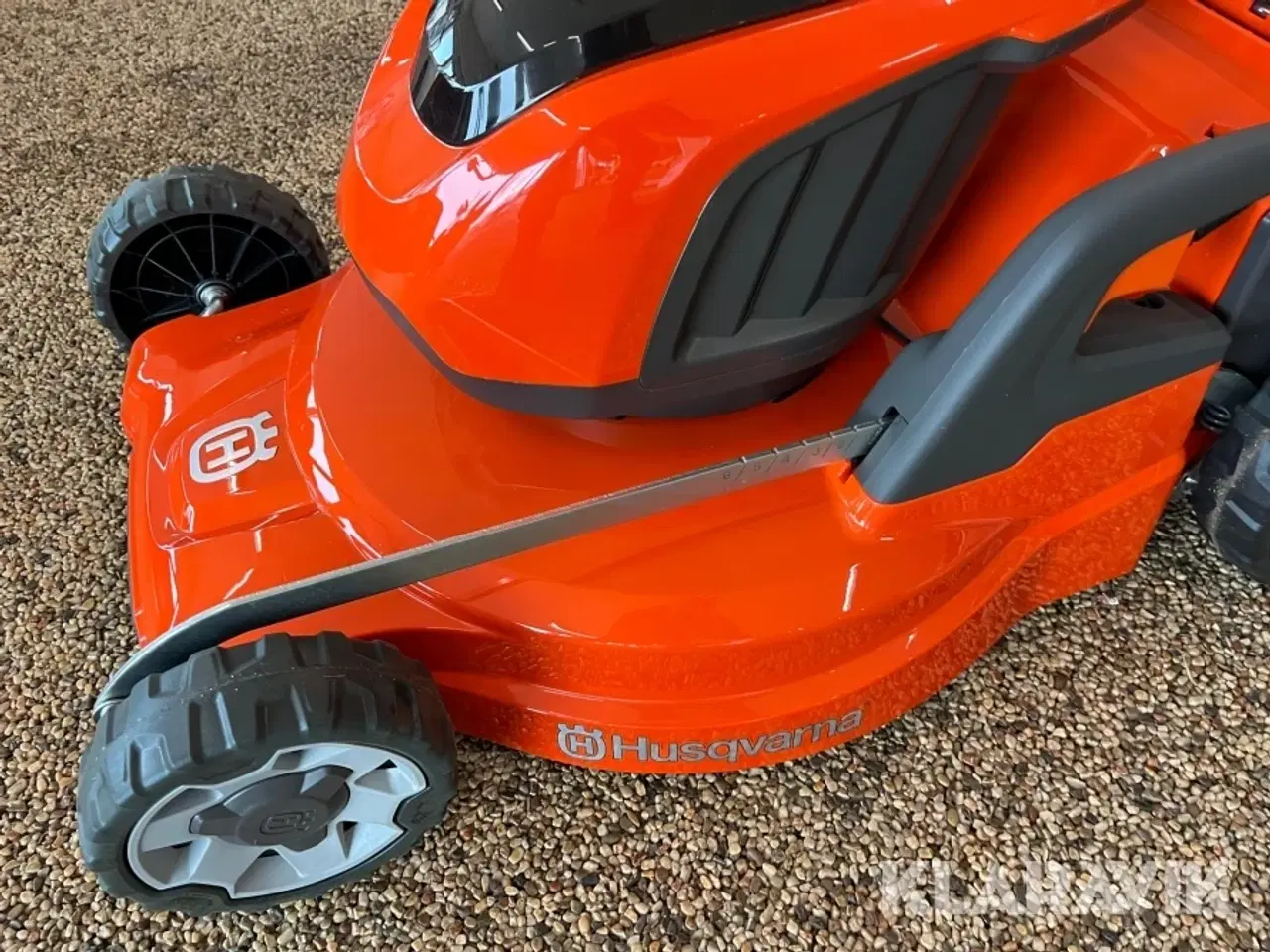 Billede 8 - Græsslåmaskine Husqvarna LC 247i