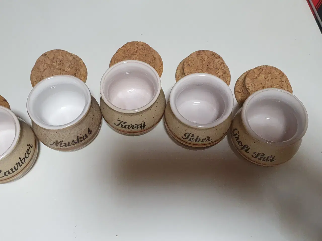 Billede 3 - 7 Keramik krydderikrukker med korkprop