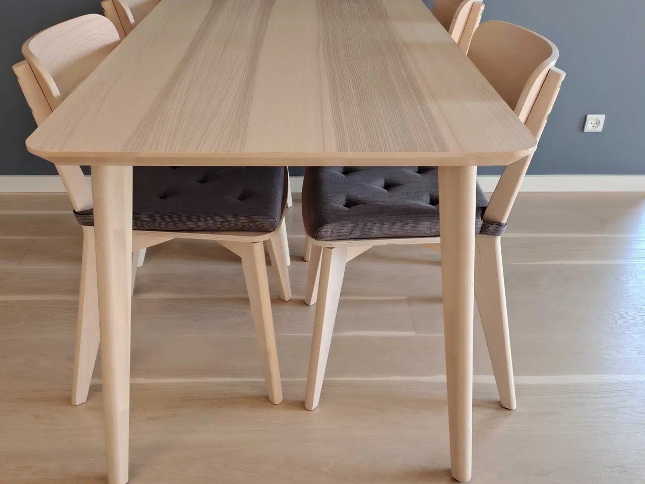 Billede 3 - Spisebord og 4 stole i ask ubrugt