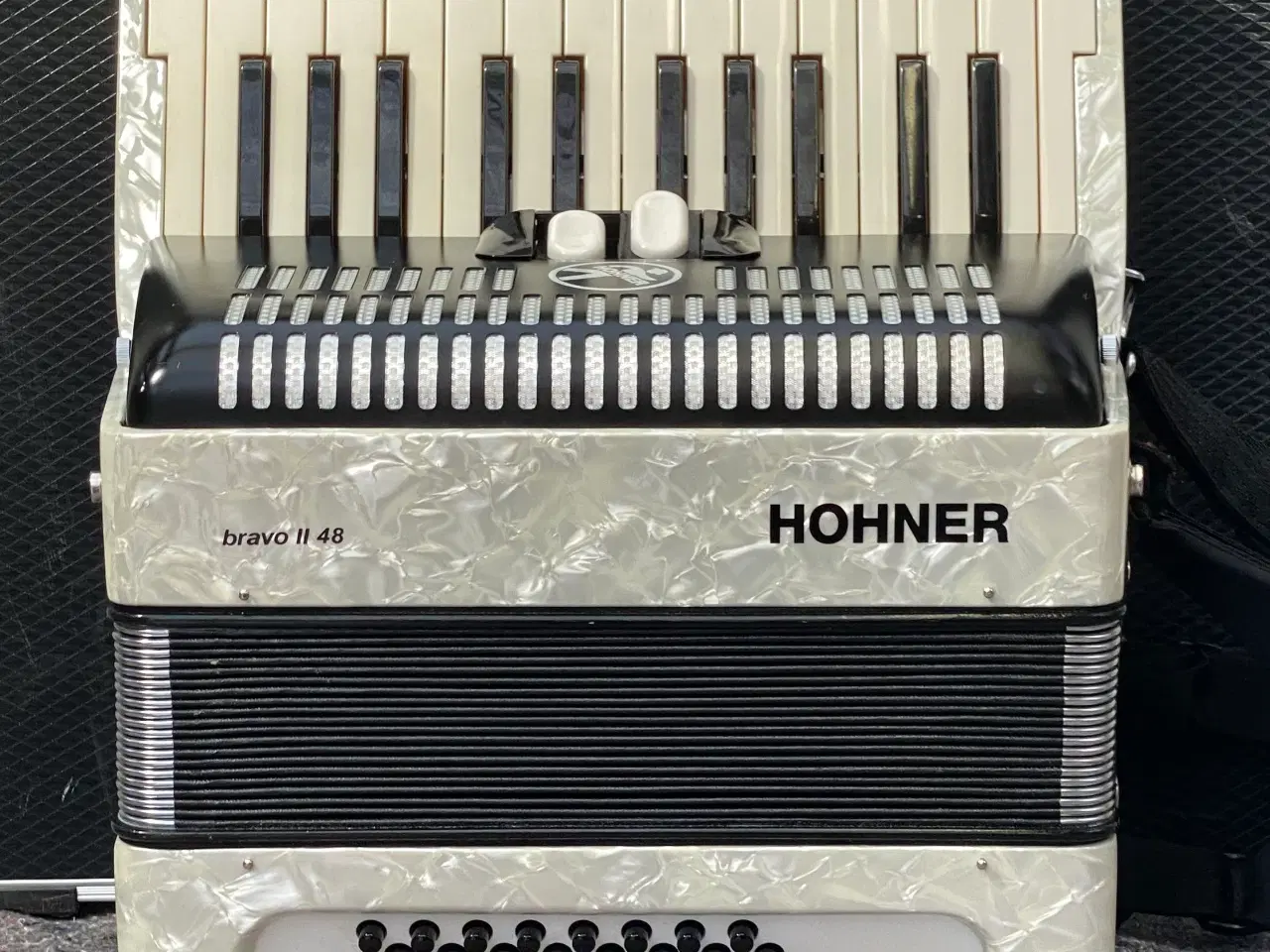 Billede 12 - Hohner Bravo II 48 Facelift – Næsten Ny Harmonika