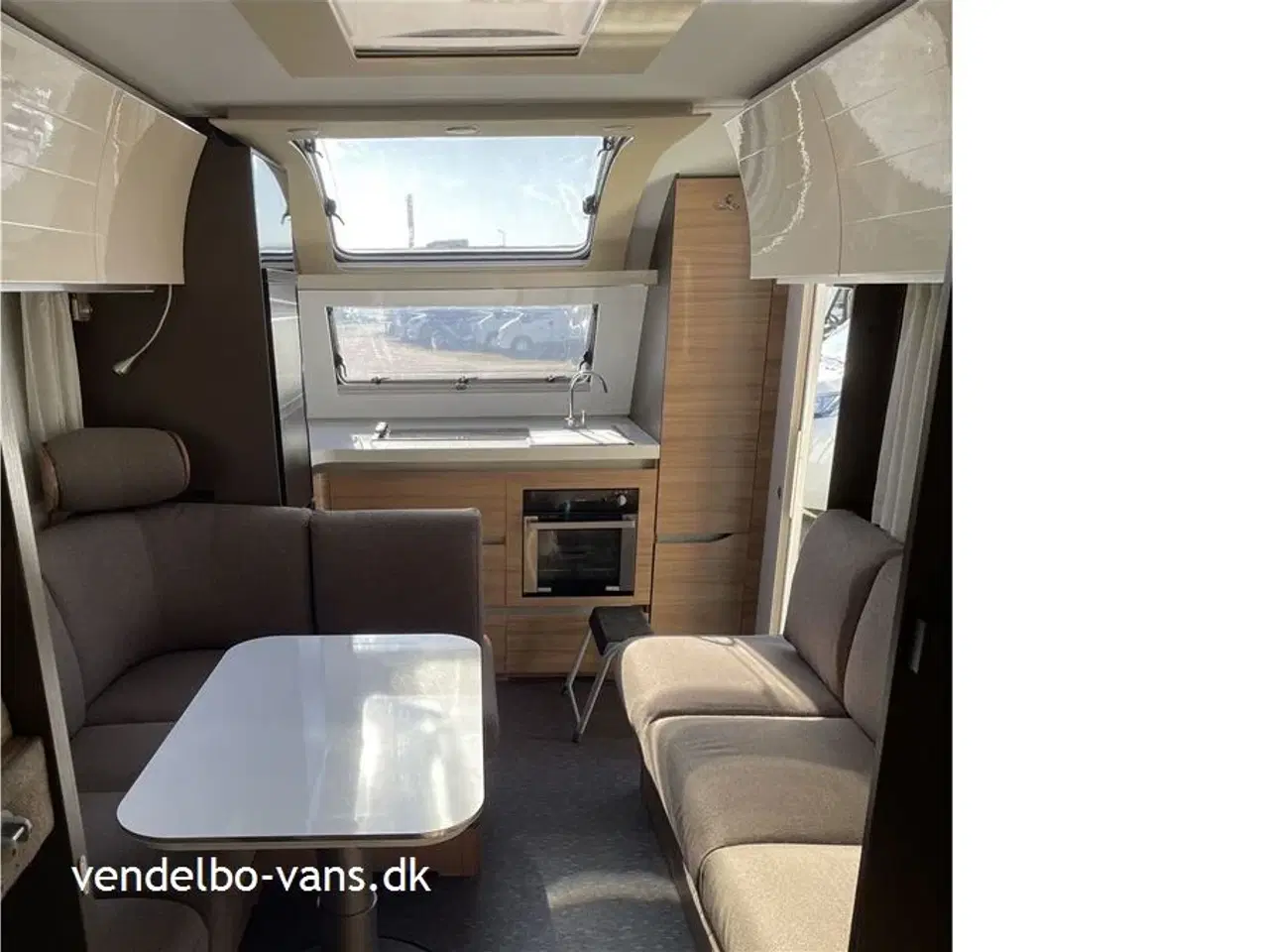 Billede 12 - 2016 - Adria Alpina 903 HT   ALDE varmesystem - Endekøkken og Ende toilet