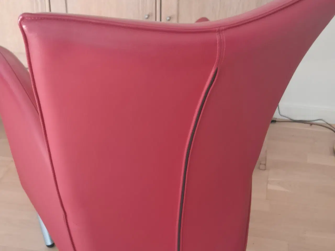 Billede 4 - Flot rød lænestol i læder