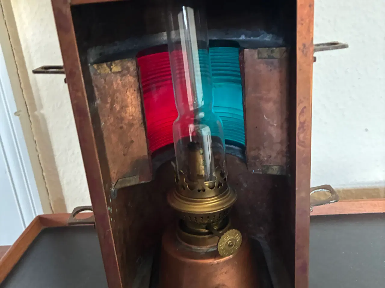 Billede 6 - Skibslanterne i kobber med rødt og grønt glas