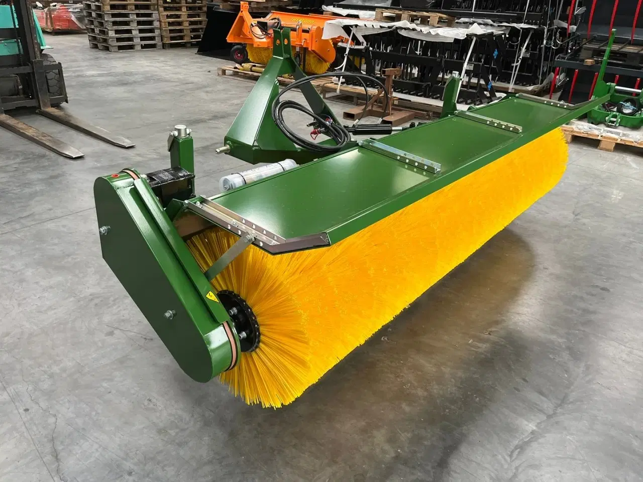 Billede 6 - Thyregod TK 2800 med nylon børster og hydraulisk sving. brede 2800 og feje brede 2500
