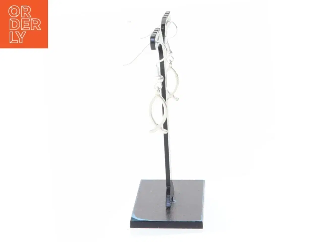 Billede 3 - Sølvfarvede øreringe (str. 1,5 cm)