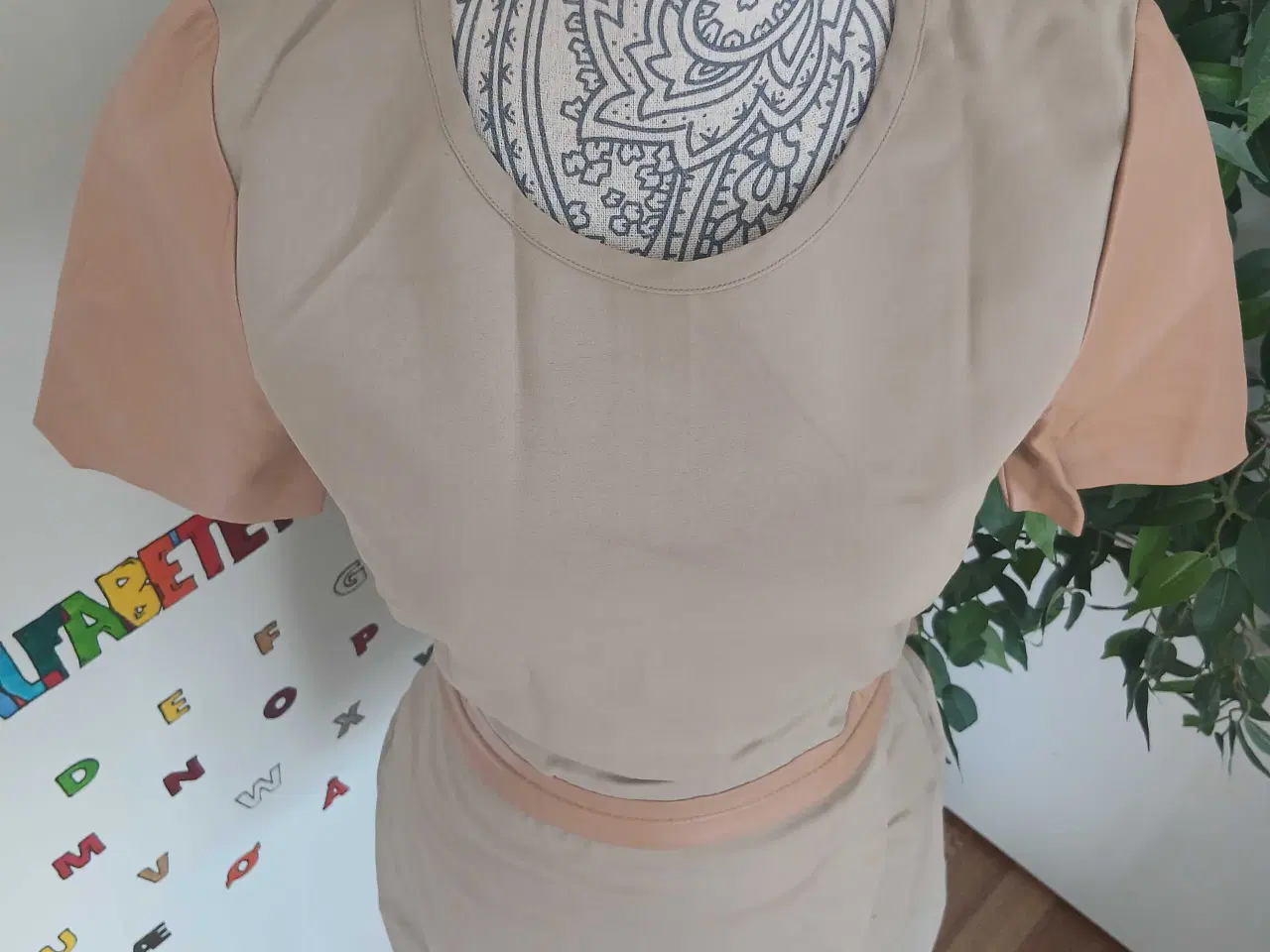 Billede 2 - Kjole. J Lindbergh. Small/36