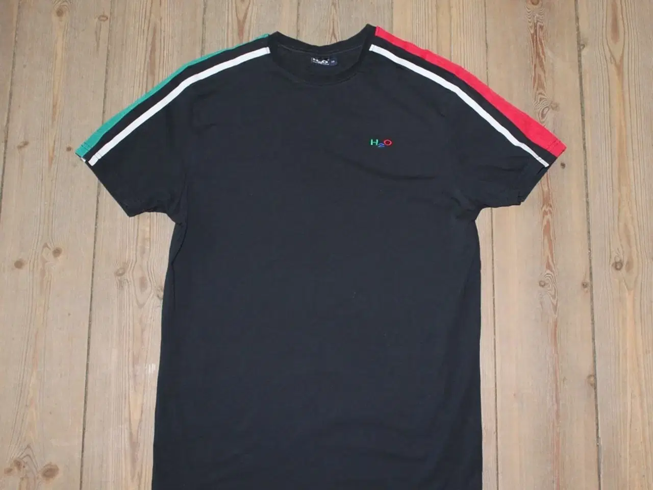 Billede 2 - Fin t-shirt fra H2O str XS