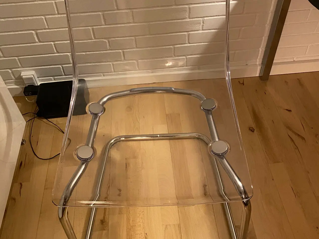 Billede 2 - Spisebord + stole