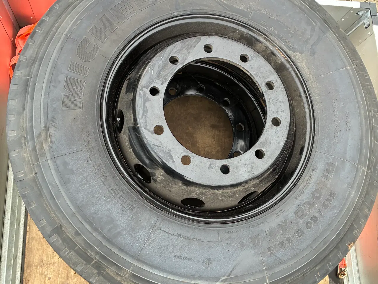 Billede 1 - Landbrugs dæk / lastbil Michelin dæk 315/80R22.5