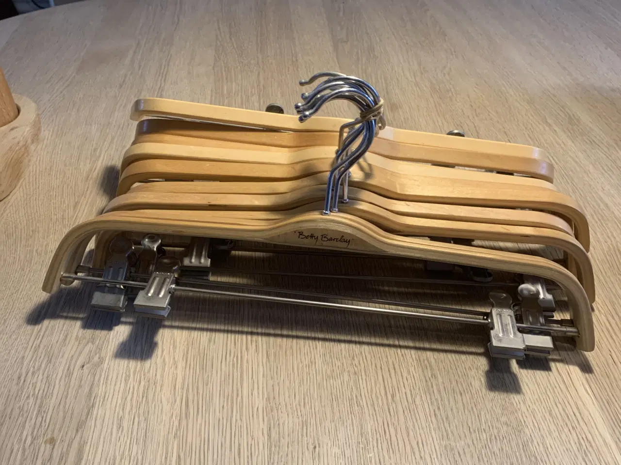 Billede 1 - 10 styk bukse/nederdel træbøjler