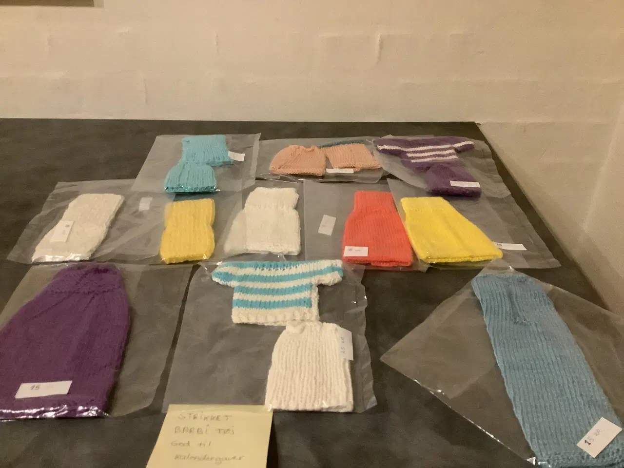 Billede 3 - Strikket Barbie tøj nyt