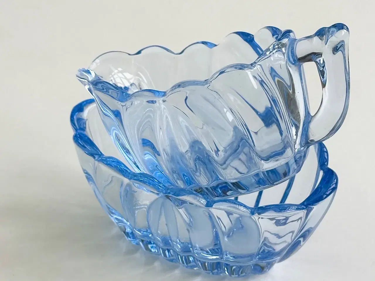 Billede 3 - Sukker- og flødesæt, lyseblåt glas