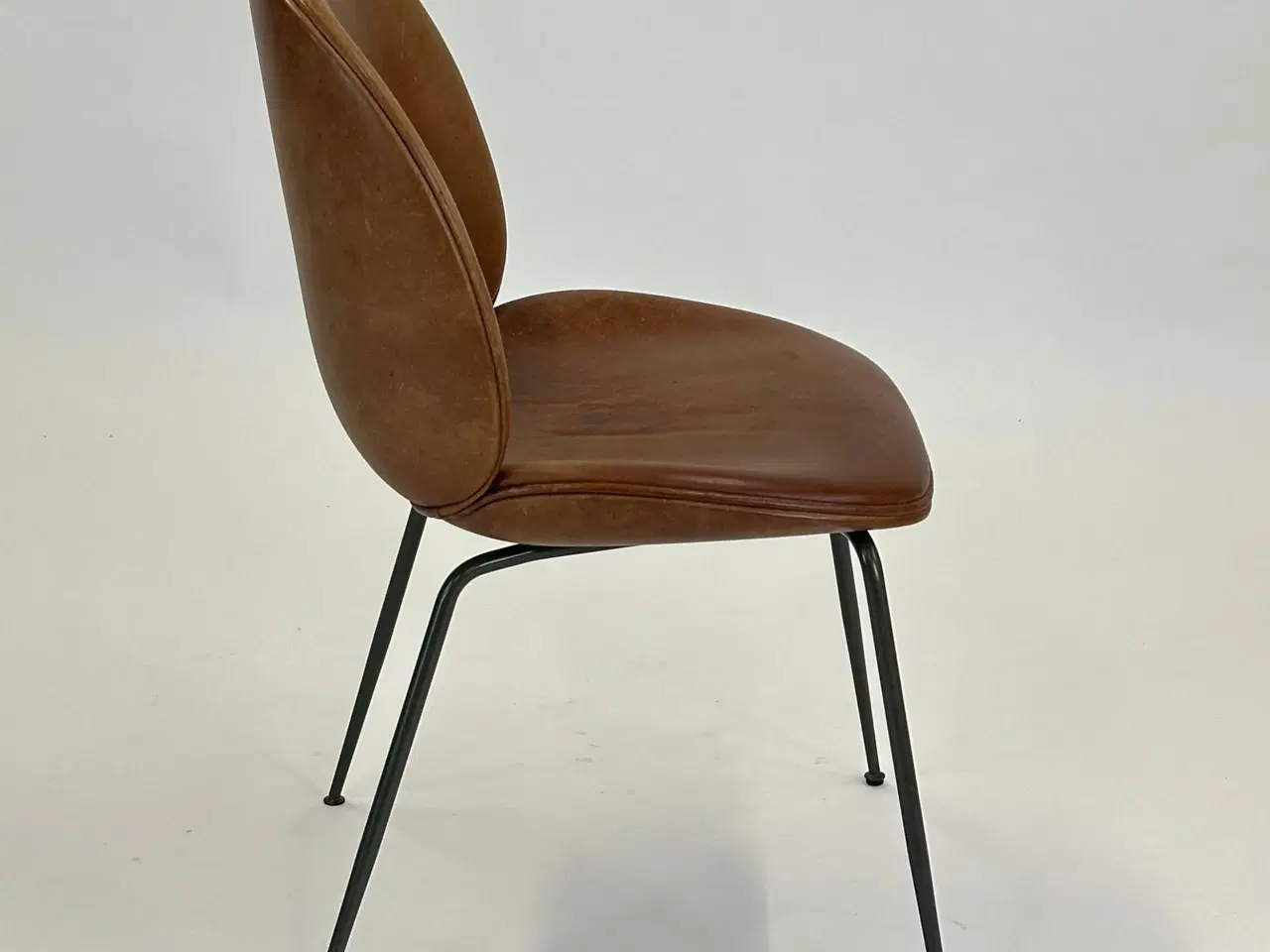 Billede 6 - GUBI | Beetle Chair (Brun)