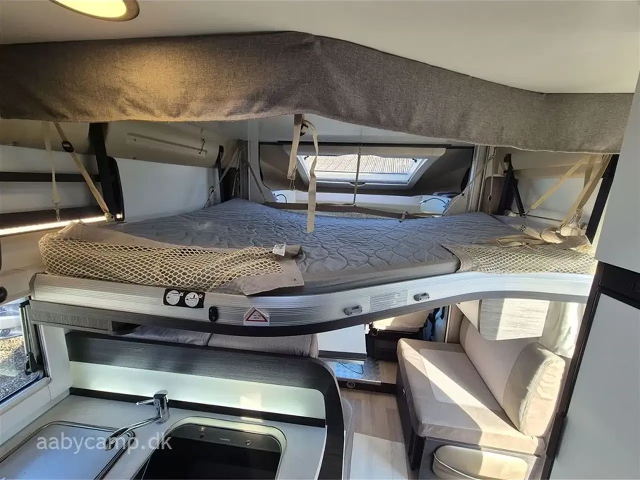 Billede 10 - 2020 - Benimar Mileo 296   markise. cykelstativ. batteri. solcelle. queensbed. 5 selepladser. Bemærk sælges Kun Til CVR!!