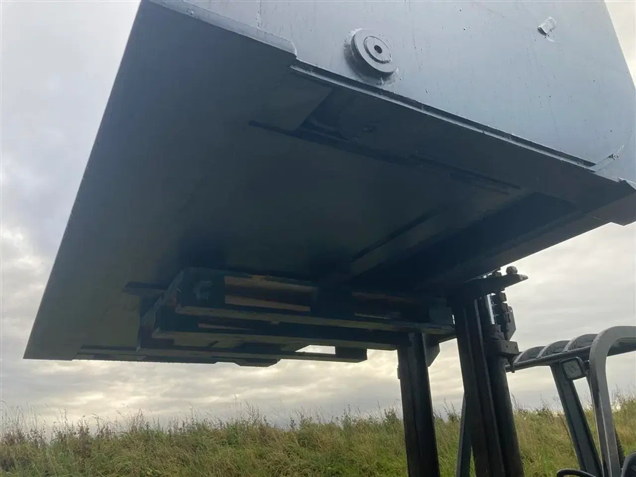 Billede 12 - JST Højtipskovl str.1 280 cm bred monteret med BM Fæste