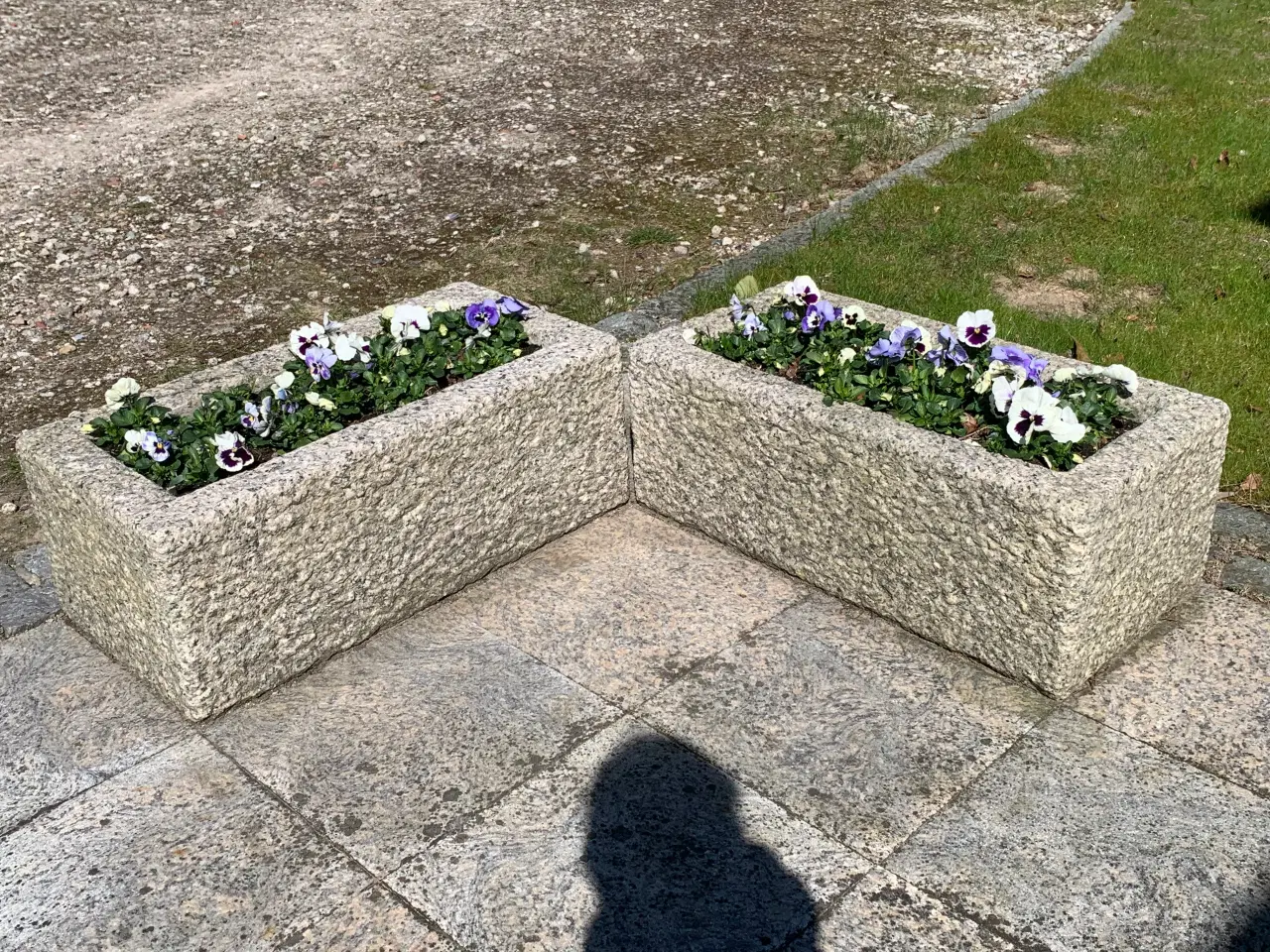 Billede 1 - Unikke aflange blomsterkrukker i massiv granit 