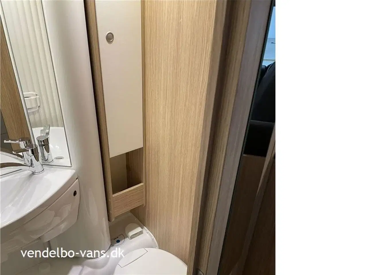 Billede 15 - 2022 - SunLight VAN V69   Fritstående dobbeltseng i bag