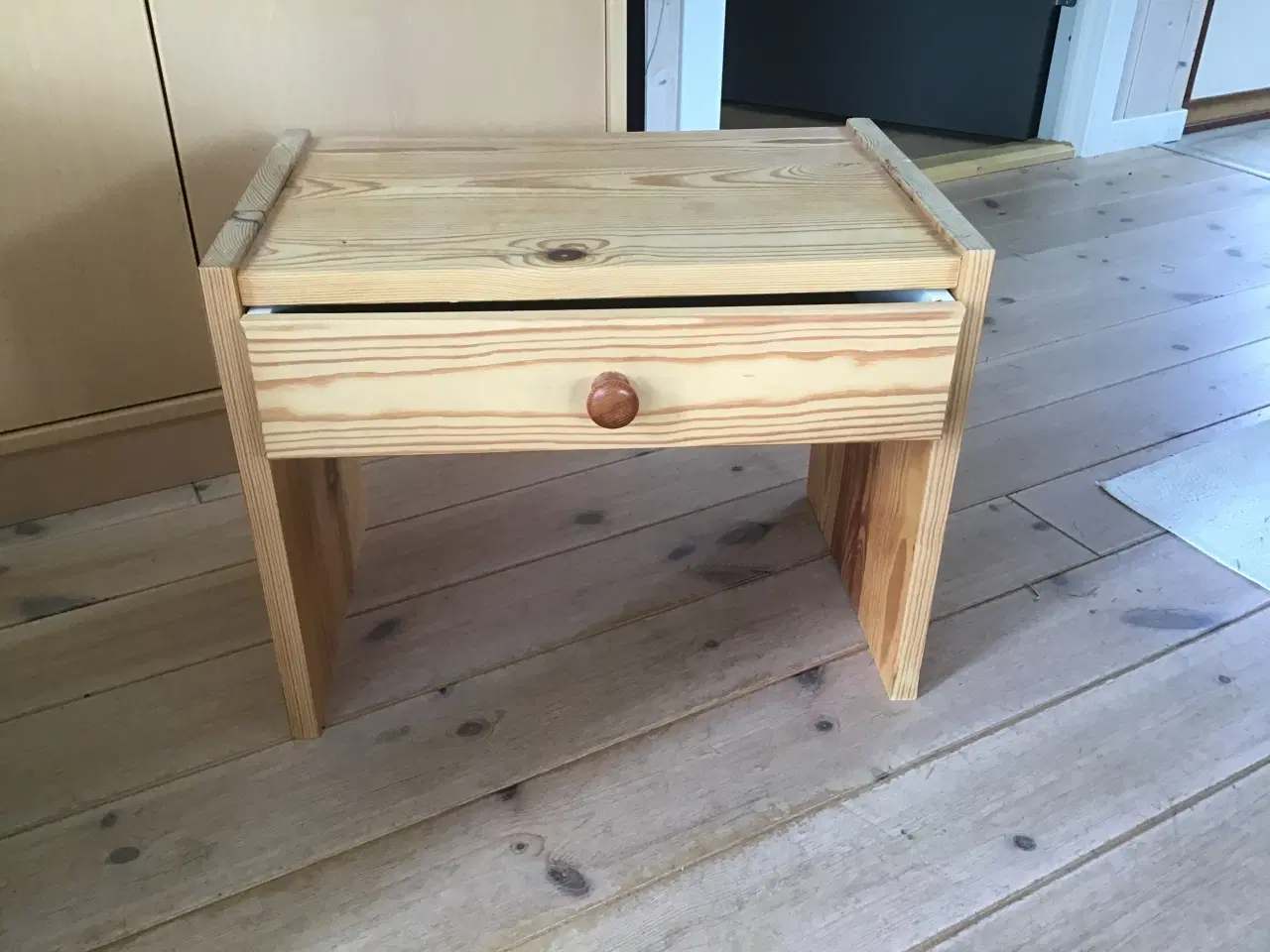 Billede 1 - Natbord