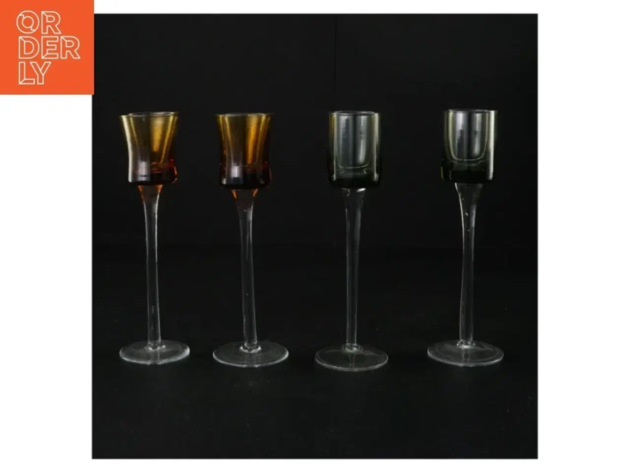 Billede 1 - Sæt af fire farvede glas (str. 18 x 6 cm)