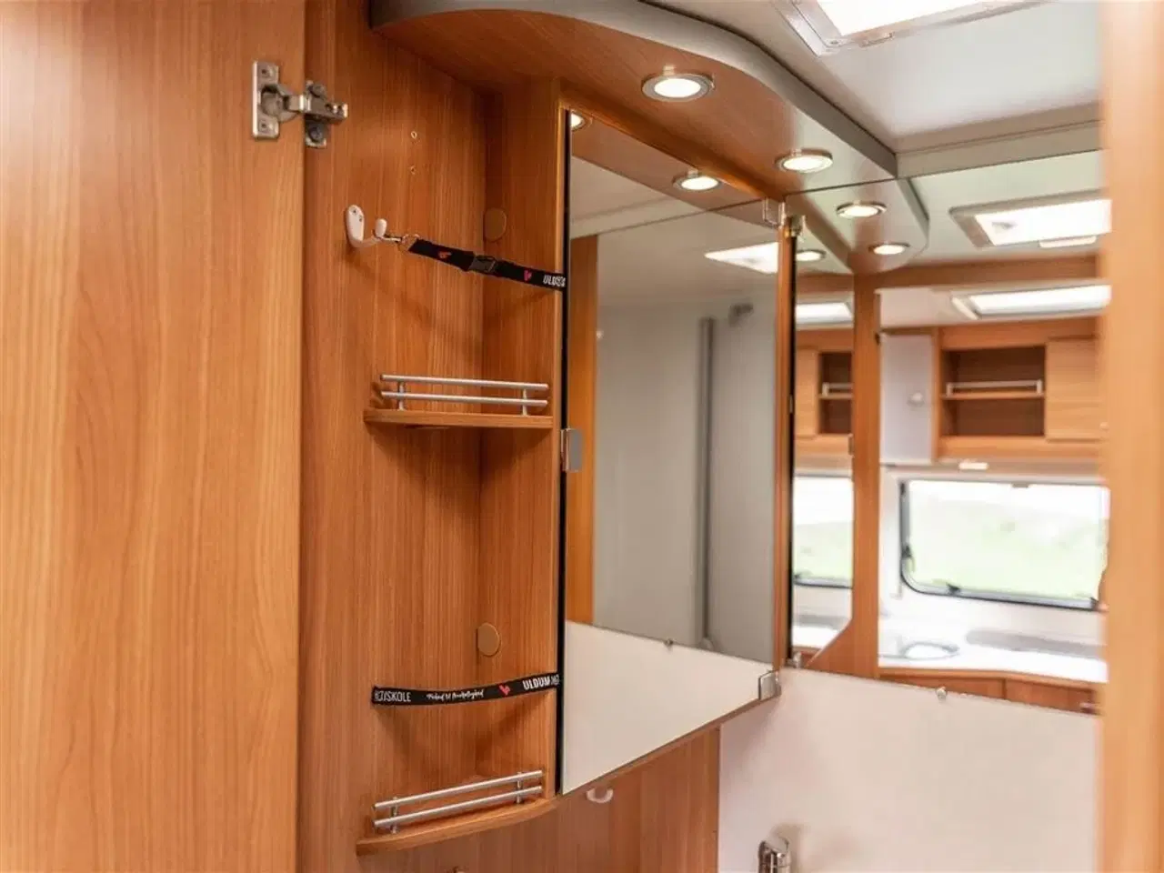 Billede 23 - 2012 - Knaus Sport 700 TI   Knaus 700 Sport – Veludstyret og klar til nye eventyr! Sælges til CVR