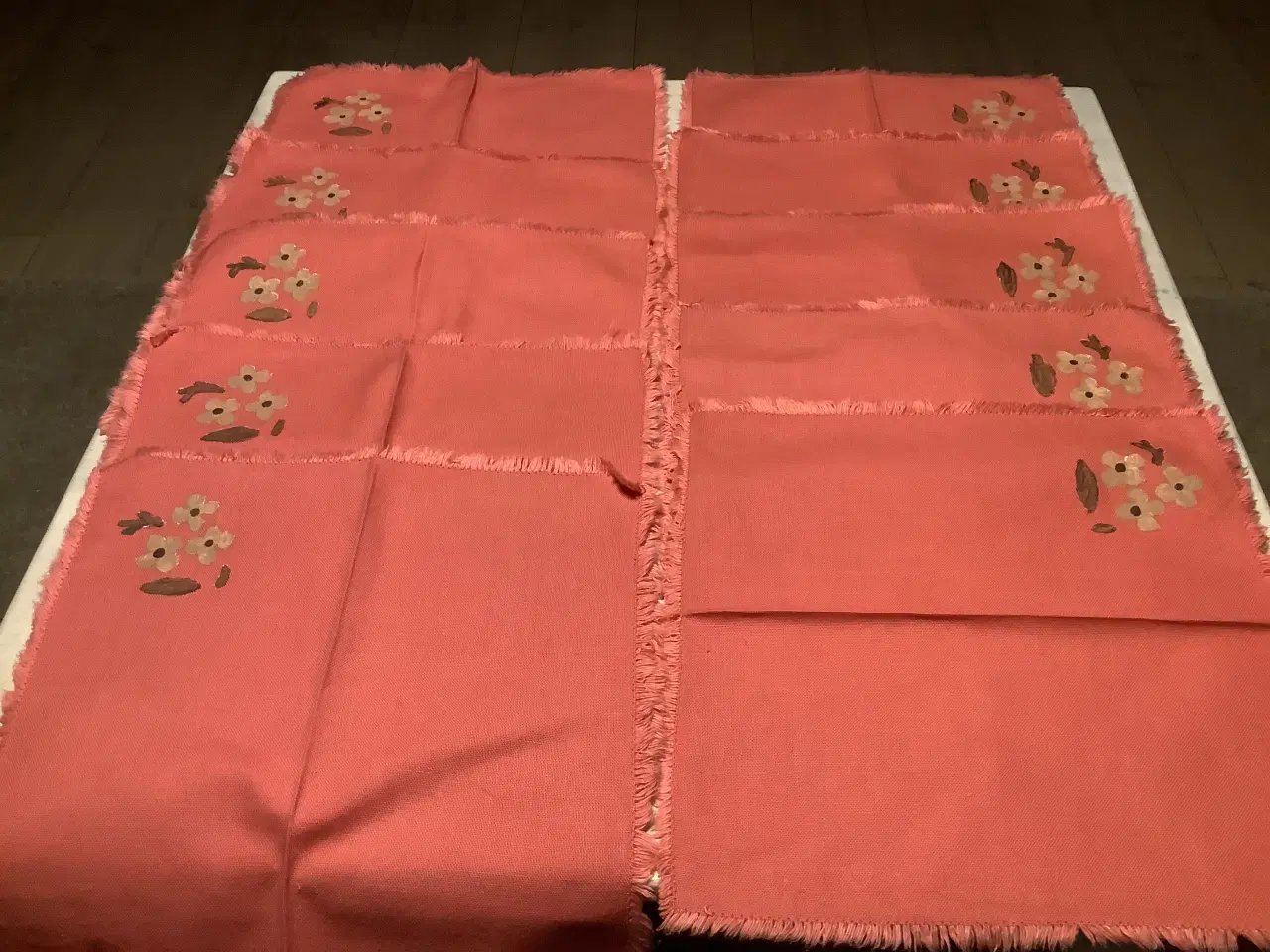 Billede 3 - Rosa dug,dækkeservietter og mundservietter 