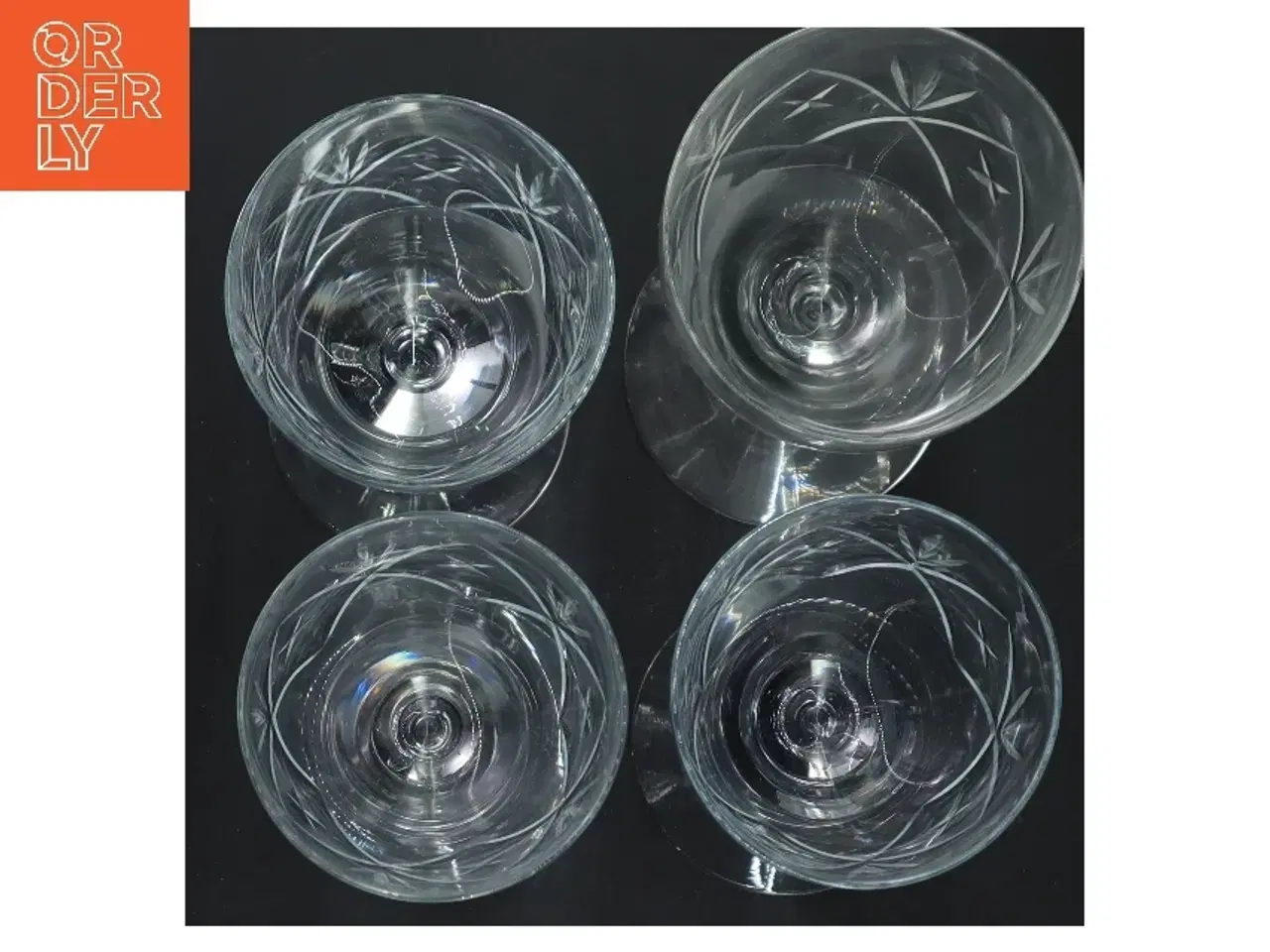 Billede 3 - Fire Ulla vinglas med mønster (str. 4 stk Ø 7,5 cm længde 17,5 cm)